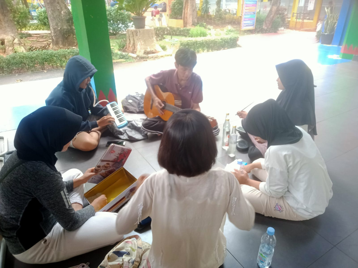 LATIHAN SENI MUSIK SMA 106