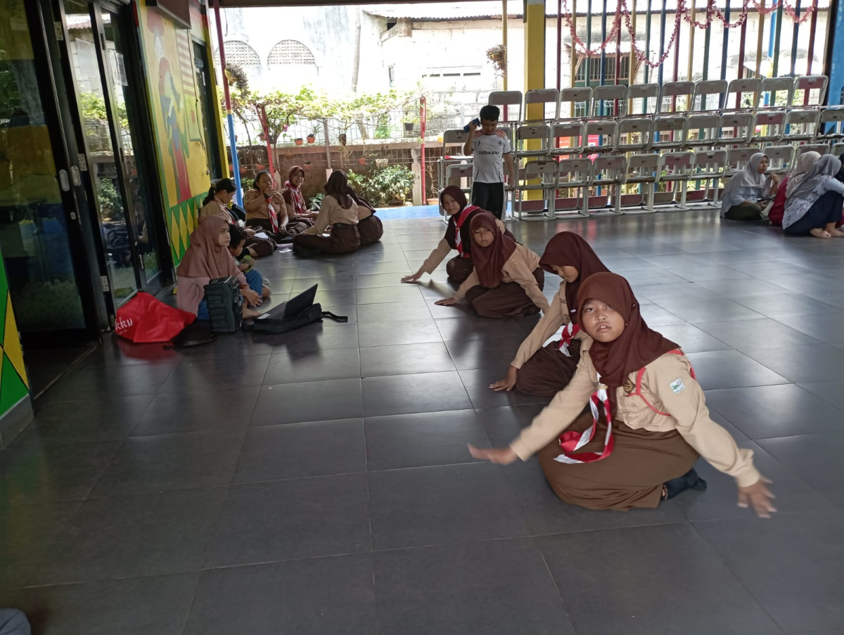LATIHAN MENARI SD 09