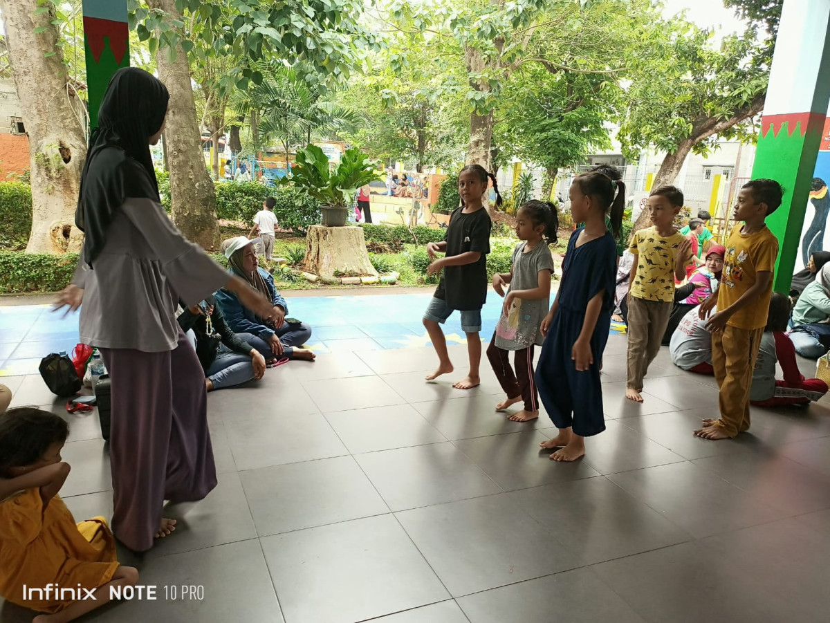 LATIHAN MENARI SD 09 DAN SD 10