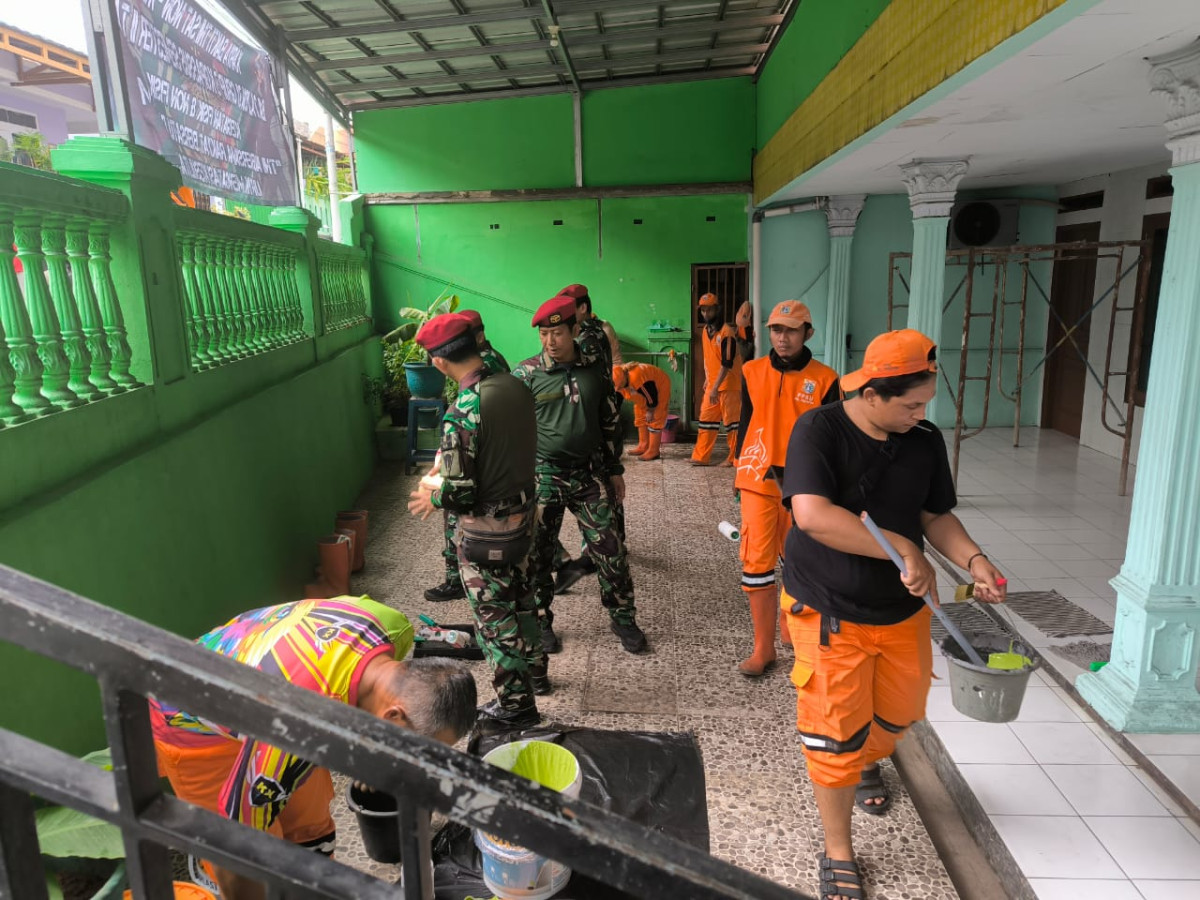 KERJA BAKTI DAN RENOVASI MAJELIS TAKLIM RIYADUL JANNAH RW 02