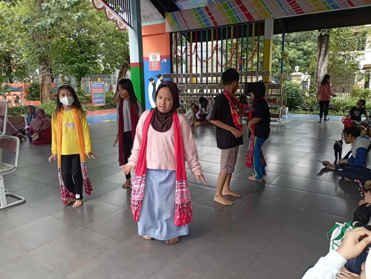 LATIHAN MENARI SD 09