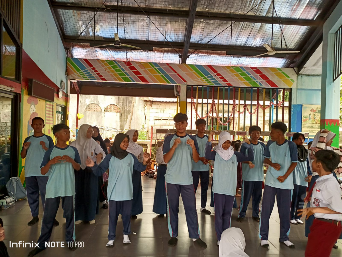 LATIHAN MENARI SMP 91