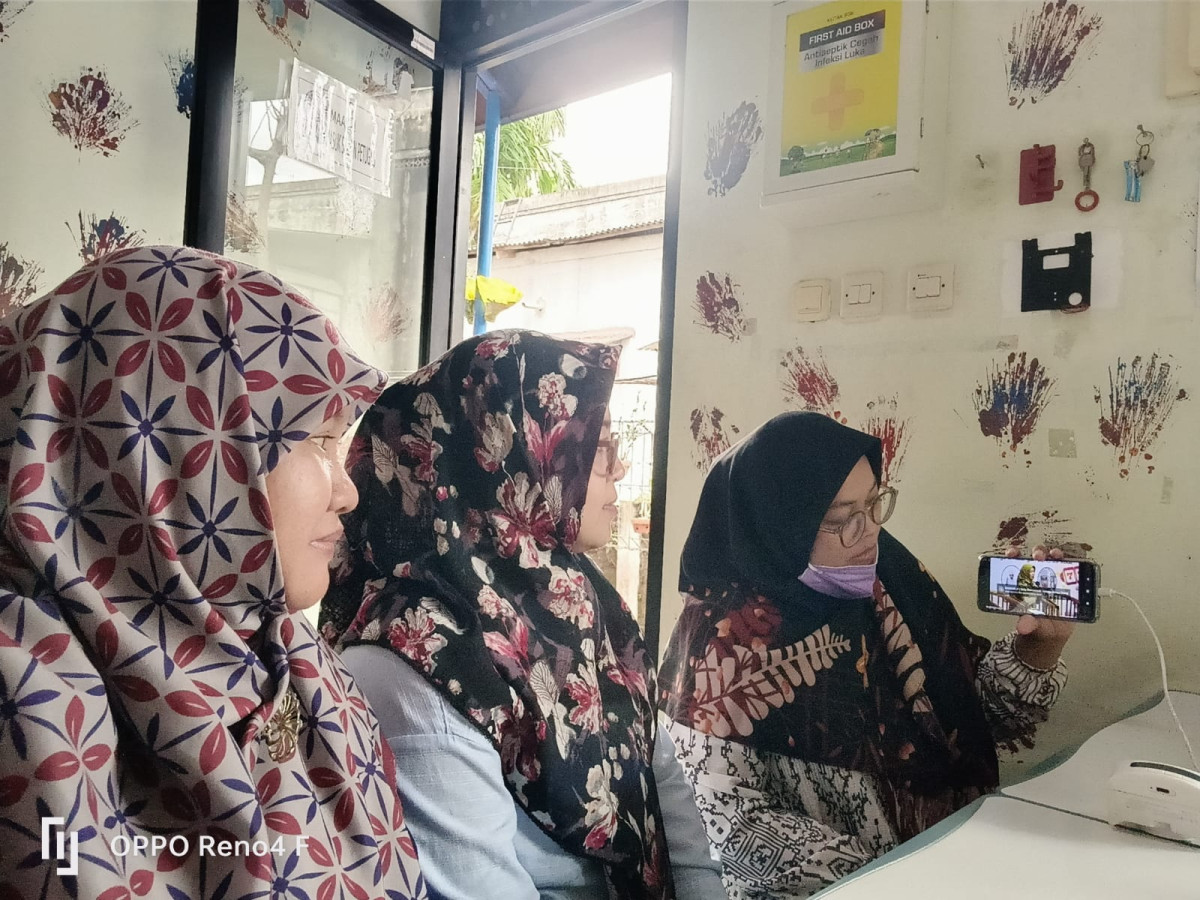 ZOOM MEET TALK SHOW NGOPI tentang bahaya Pinjol