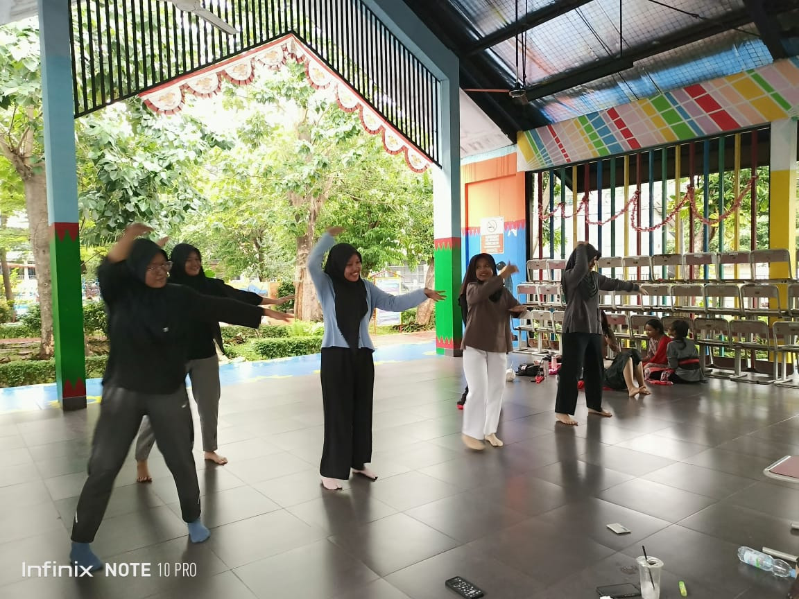 LATIHAN MENARI SANGGAR DAYA PRESTA ,SMP 184,MAN 14