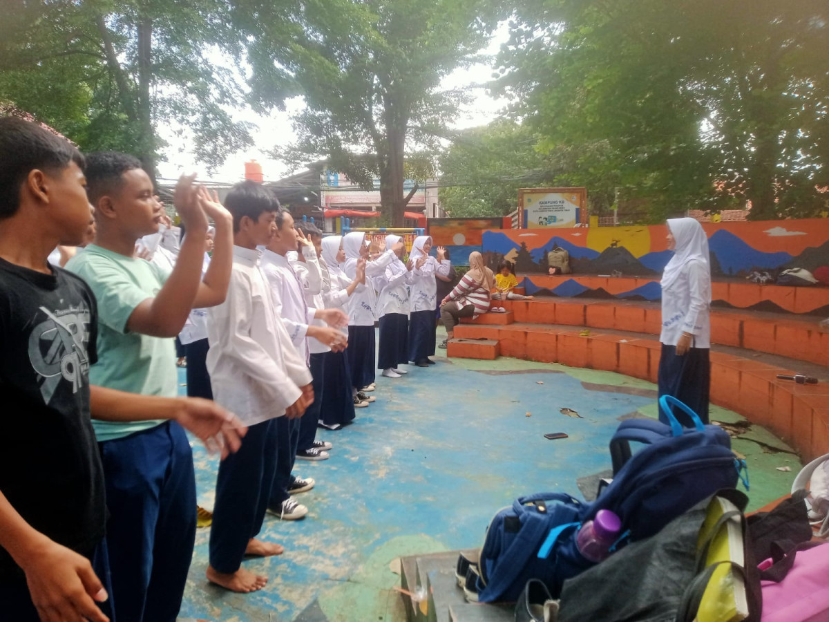 LATIHAN DRAMA SMP 184