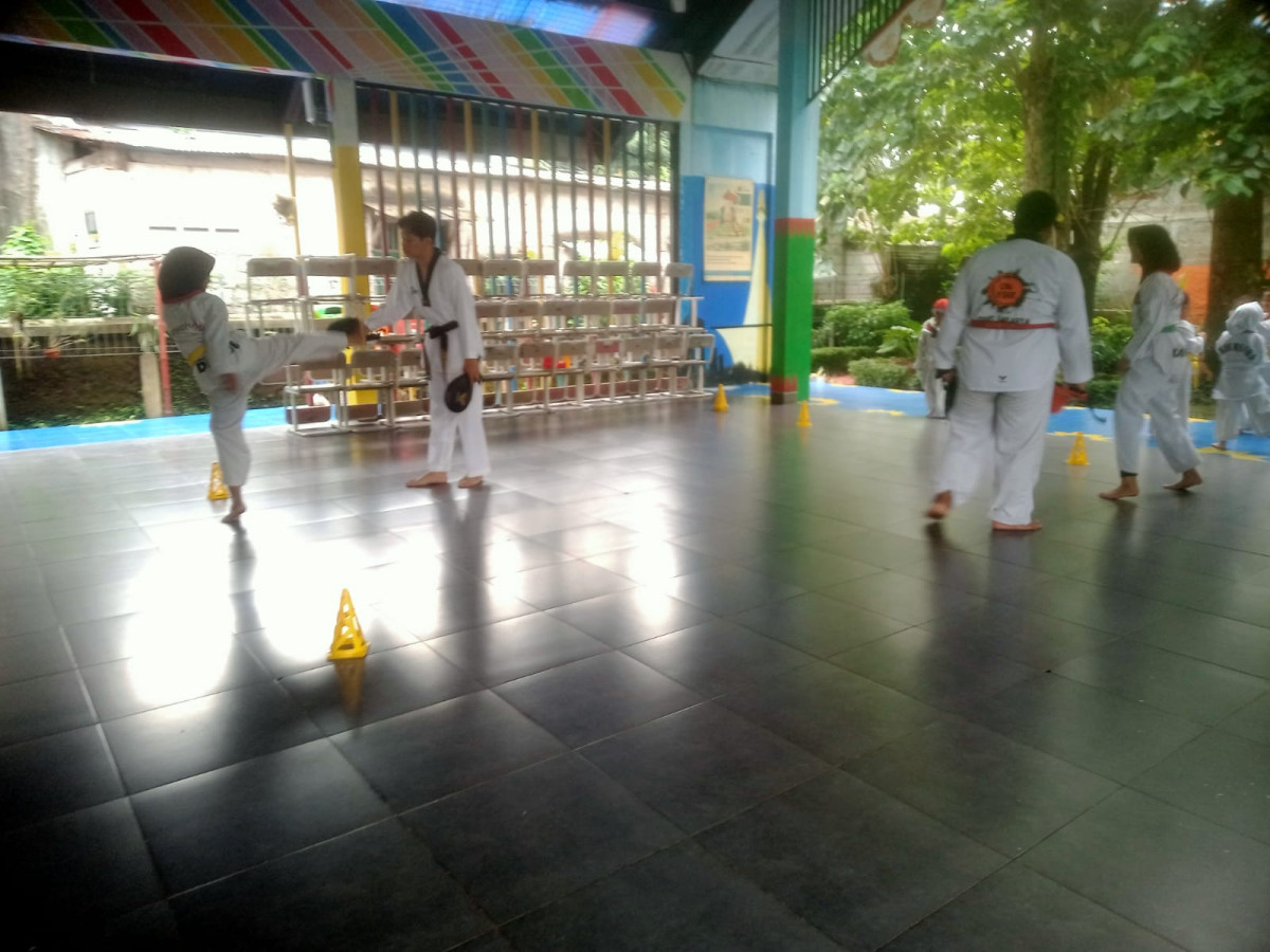 LATIHAN TAEKWONDO DEKADE