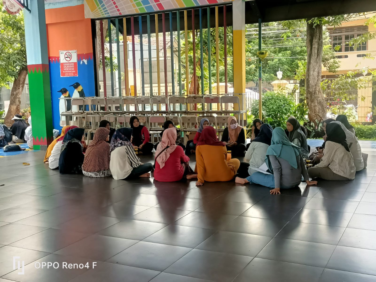 RAPAT WALI MURID SMP 184