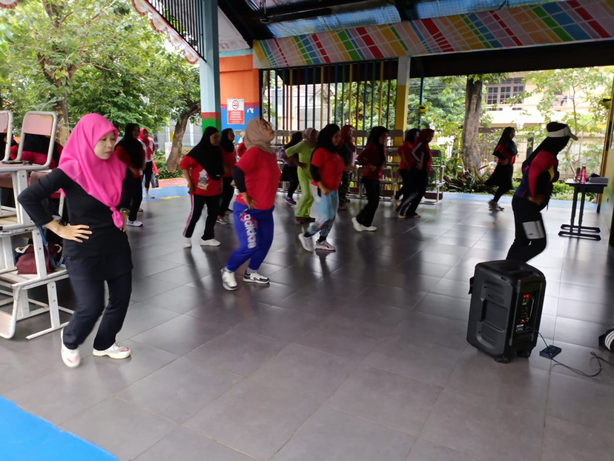 LATIHAN MENARI SD 09