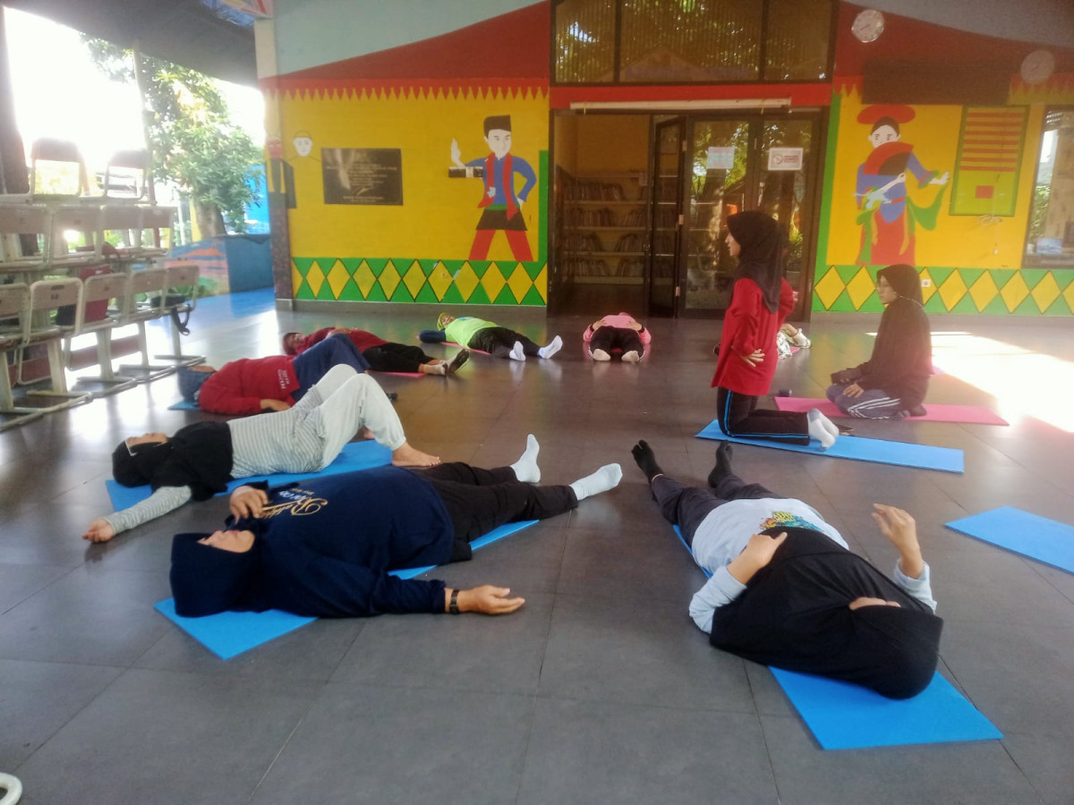 SENAM LANTAI LANSIA MAHASISWA UI