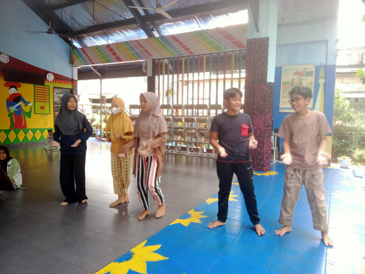 LATIHAN MENARI SD 10