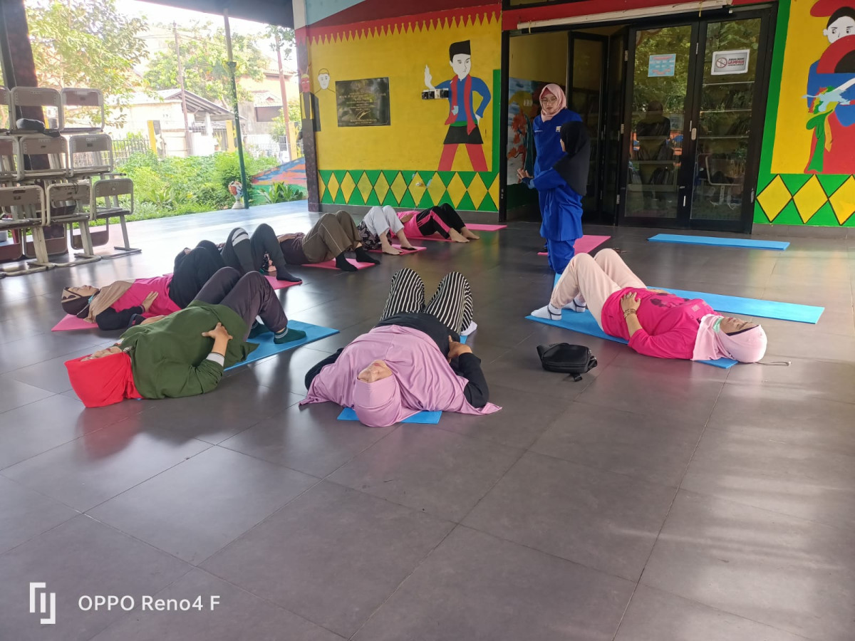 SENAM LANTAI LANSIA MAHASISWA UI