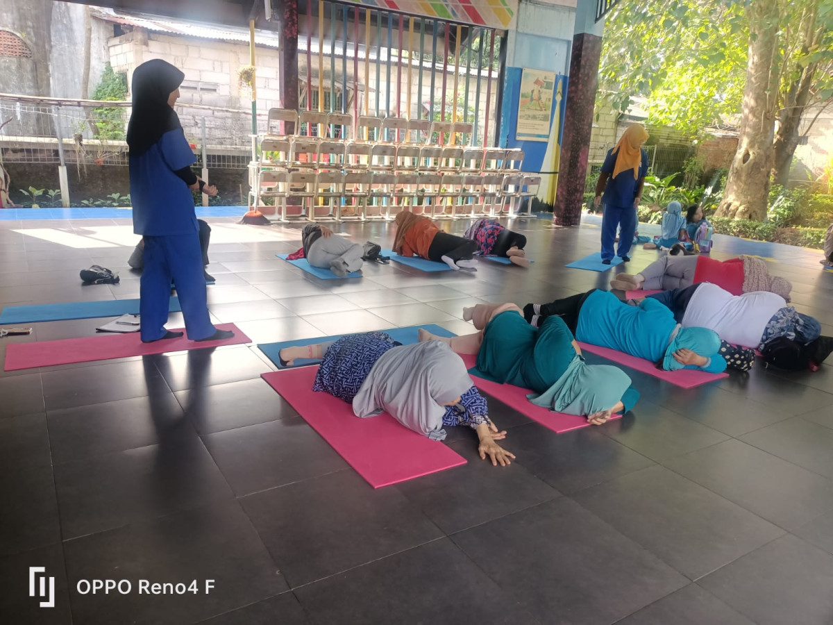 SENAM LANTAI LANSIA MAHASISWA UI