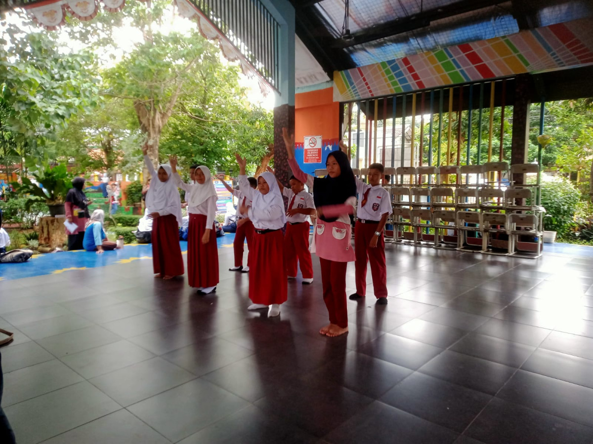 LATIHAN MENYANYI SD 10