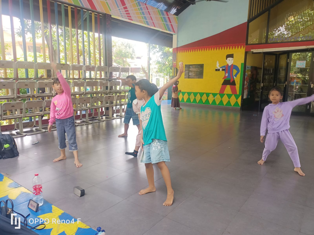 LATIHAN MENARI SD 09