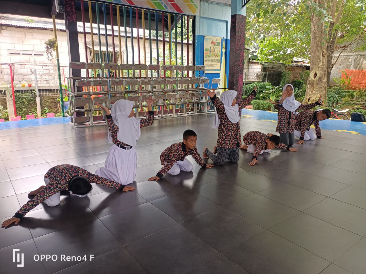 LATIHAN MENARI SD 10
