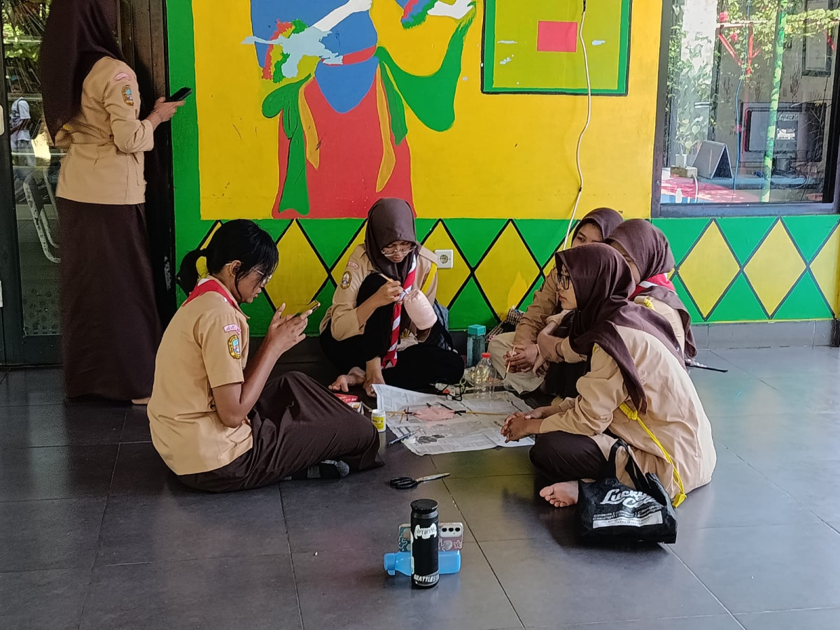 BELAJAR KELOMPOK SMA 106 DAN SD 09