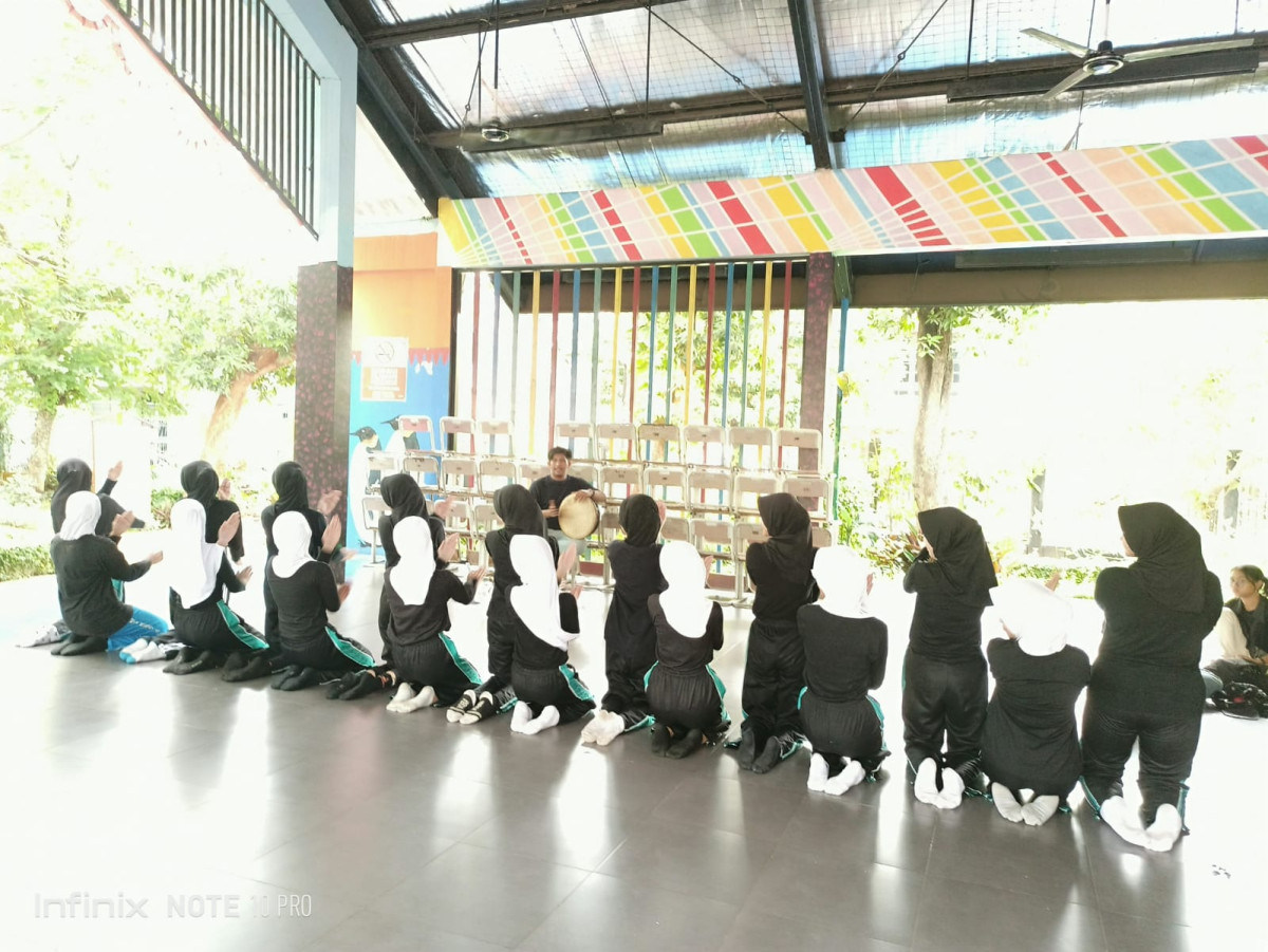 LATIHAN MENARI SAMAN SMA 98