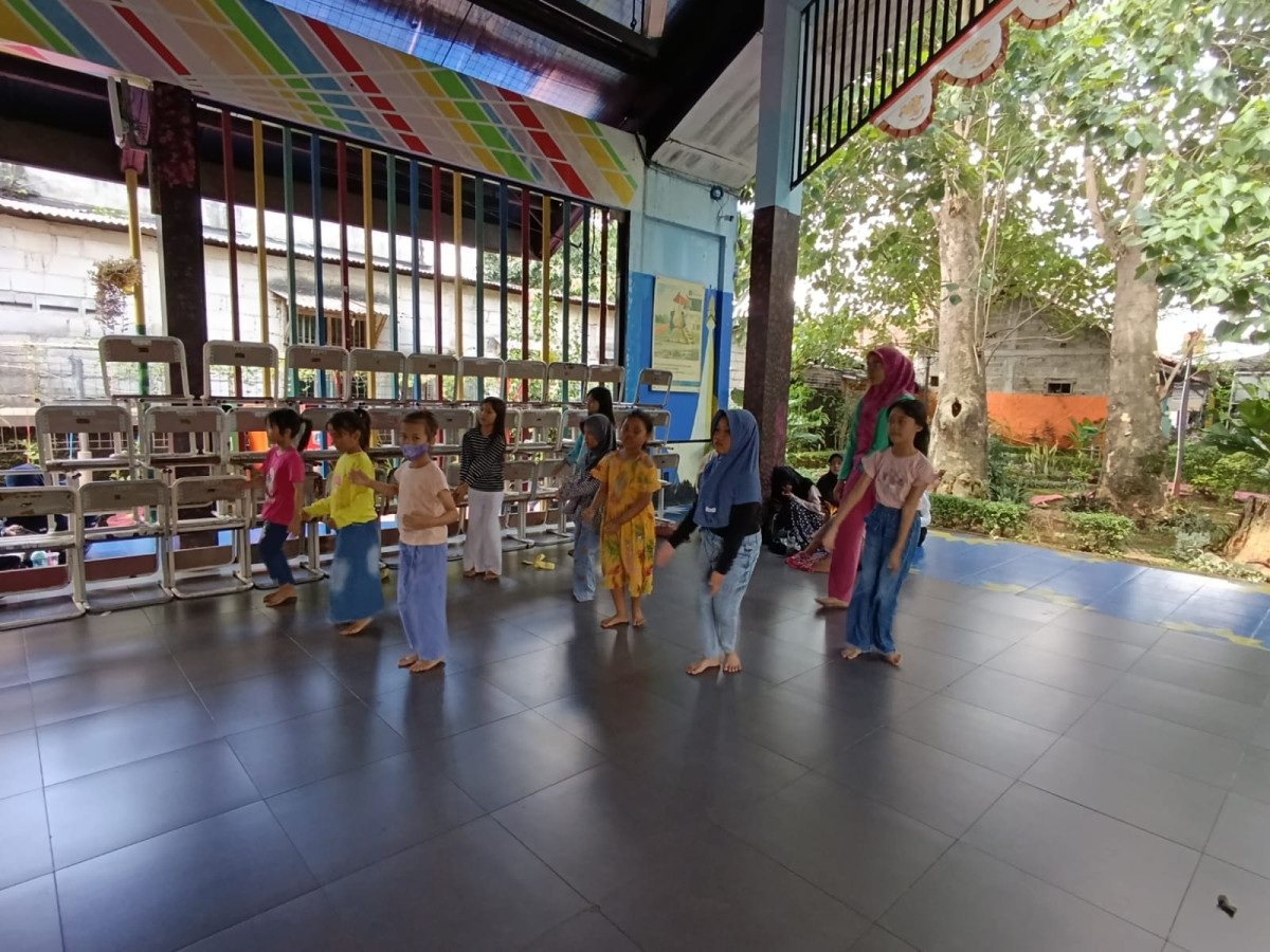 LATIHAN MENARI SMP 184 DAN TK AL-BARKAH