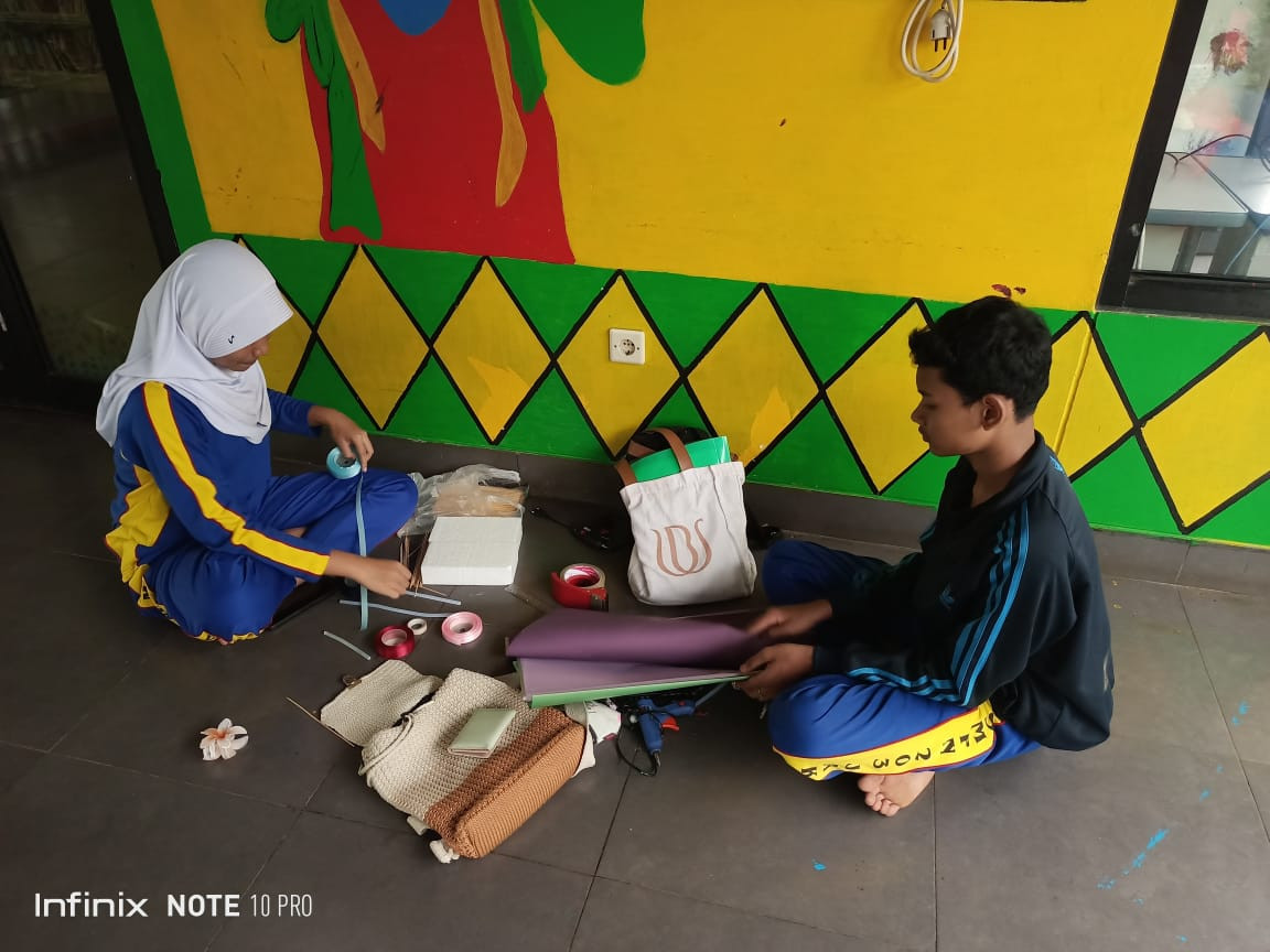 BELAJAR KELOMPOK SMP 203