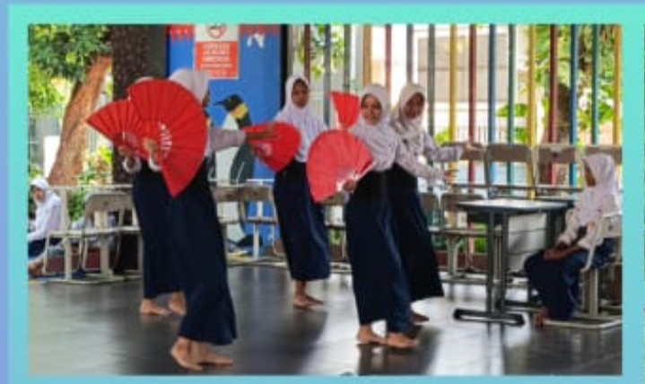 LATIHAN MENARI SMP 184