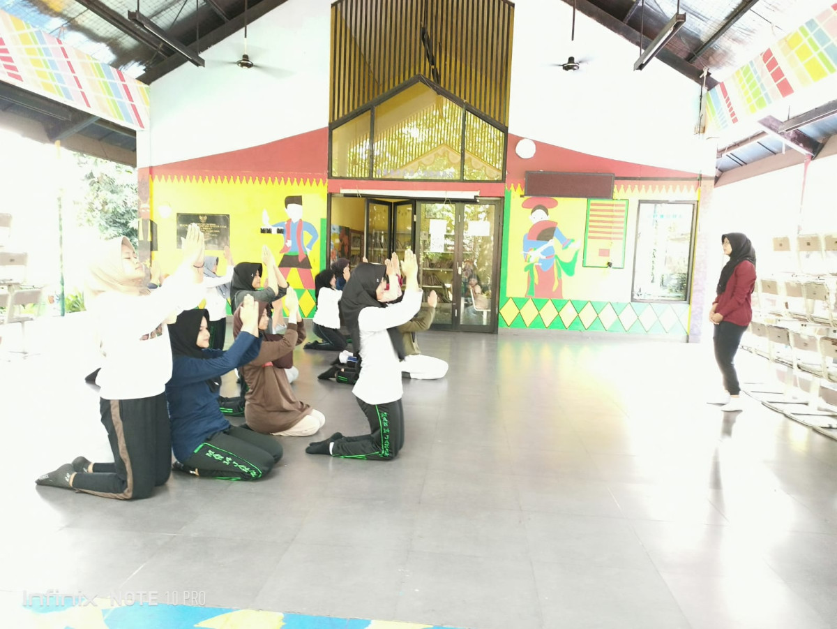 LATIHAN TARI SAMAN MAN 14