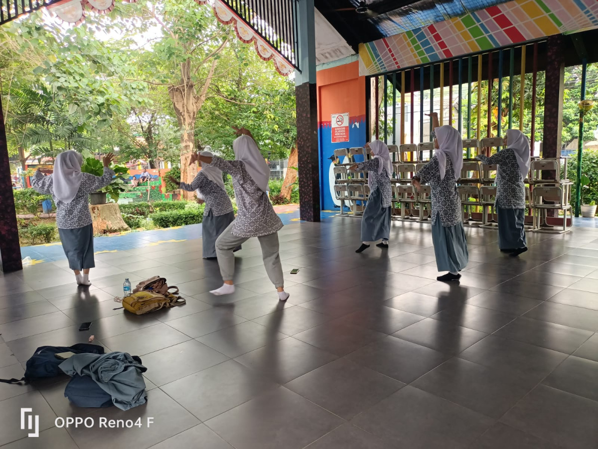 LATIHAN MENARI MAN 14