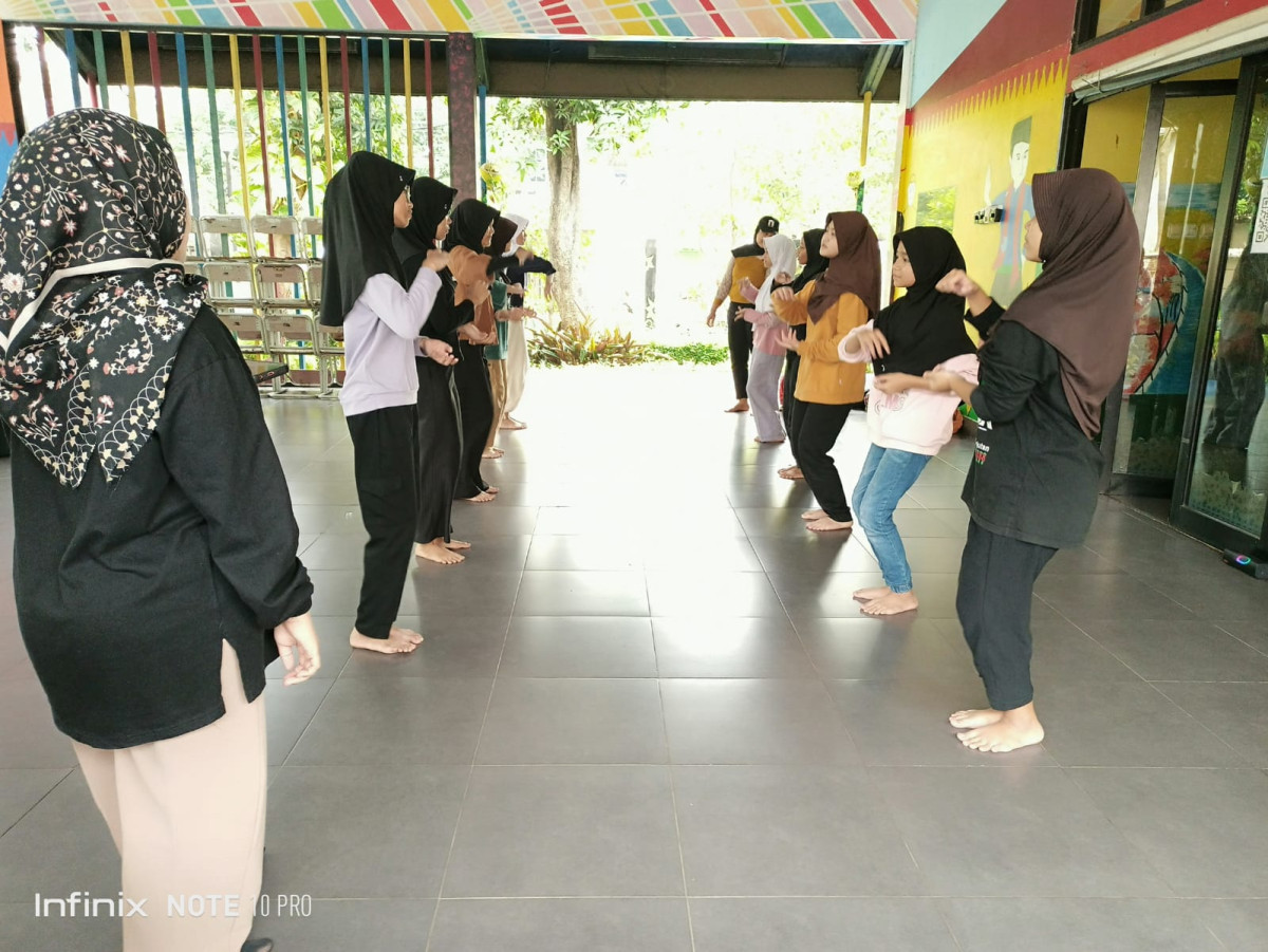 LATIHAN MENARI SD 10