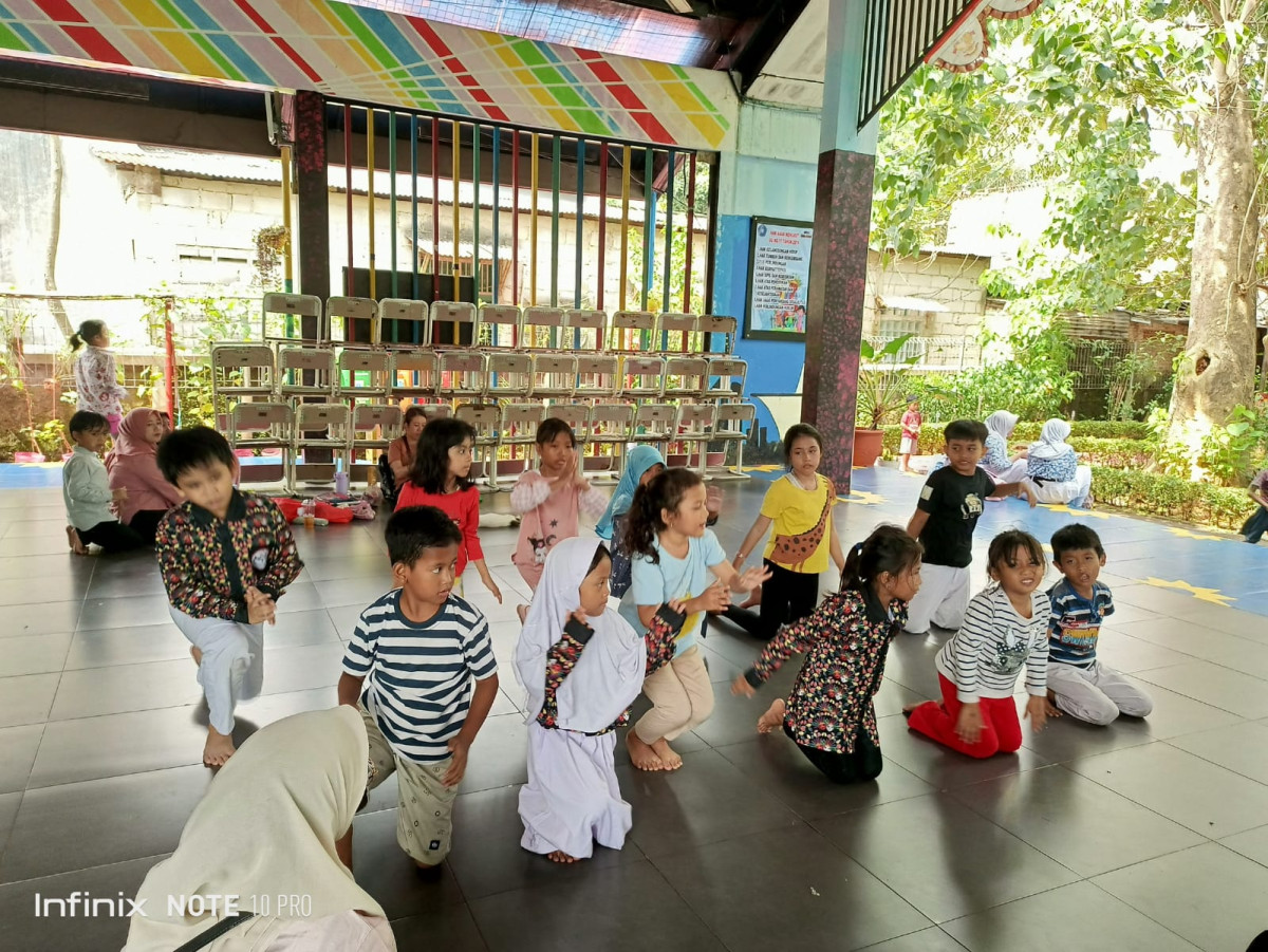 LATIHAN MENARI SD 10