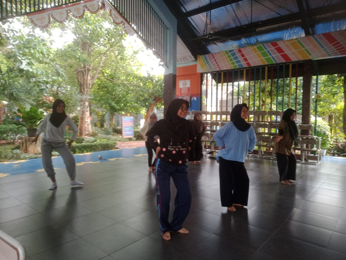 LATIHAN MENARI MAN 14