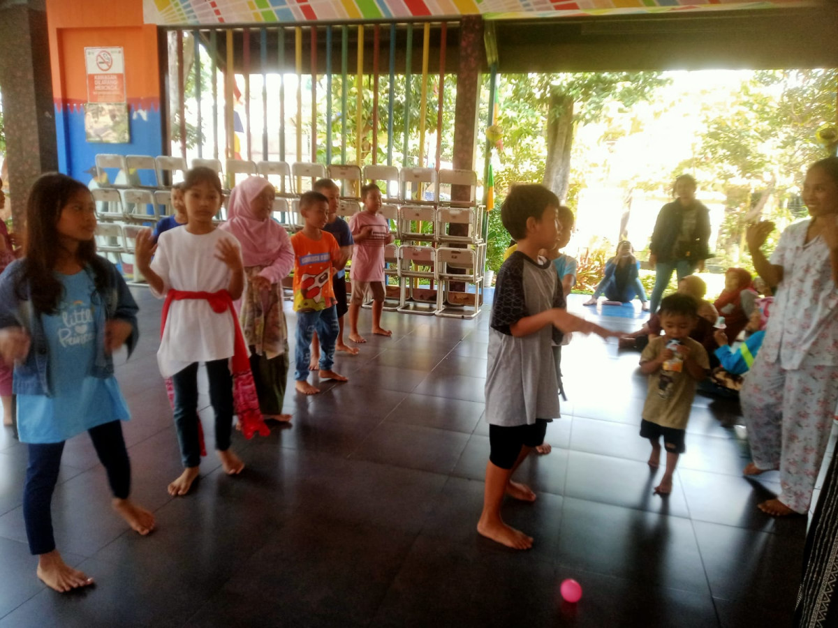 LATIHAN MENARI SD 09