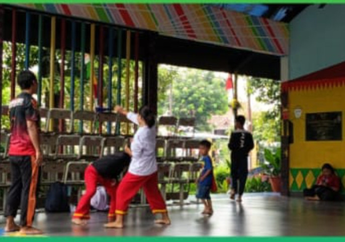 LATIHAN SILAT SMP 184