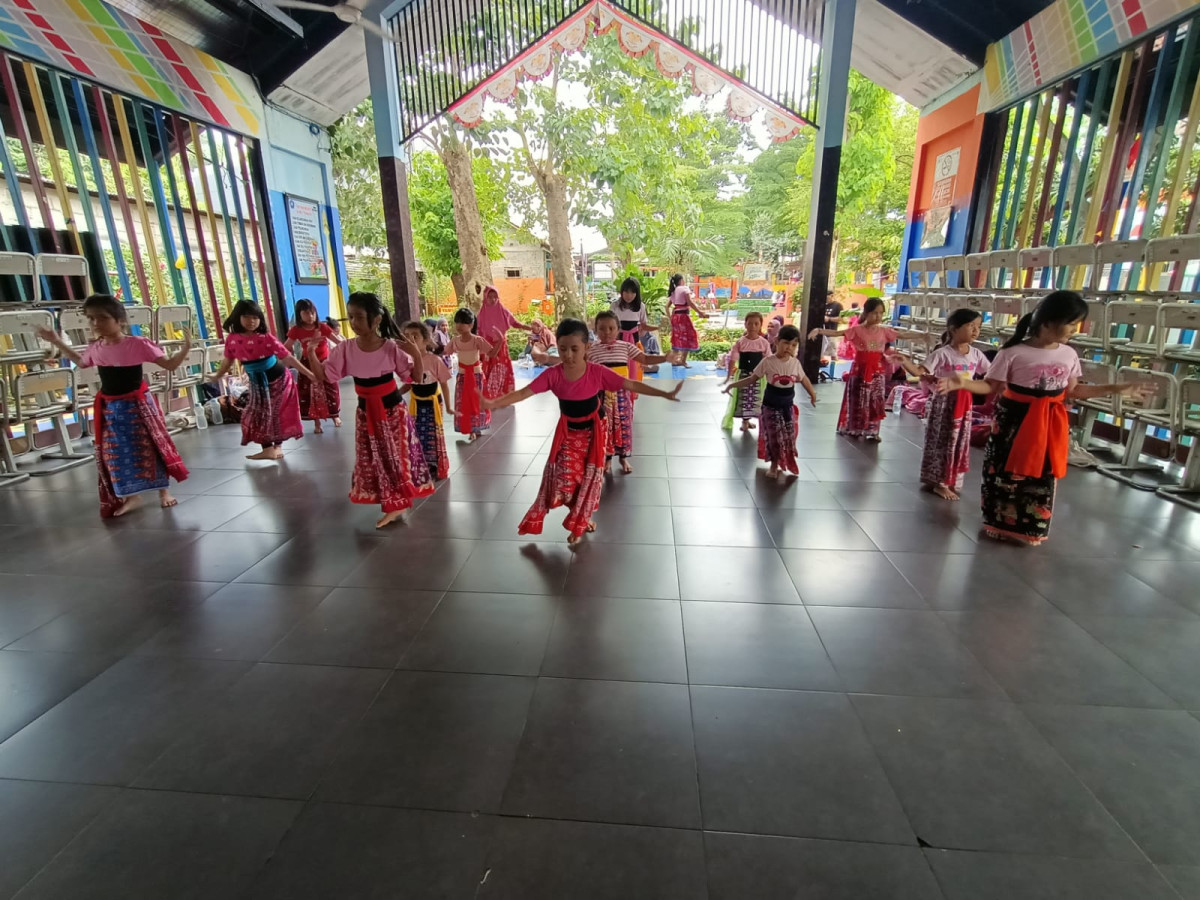 LATIHAN MENARI SUDIN KEBUDAYAAN TAHUN 2025