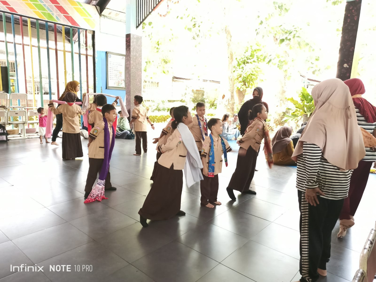 LATIHAN MENARI SD 09