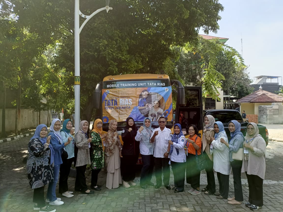 PELATIHAN TATA RIAS KELURAHAN PEKAYON