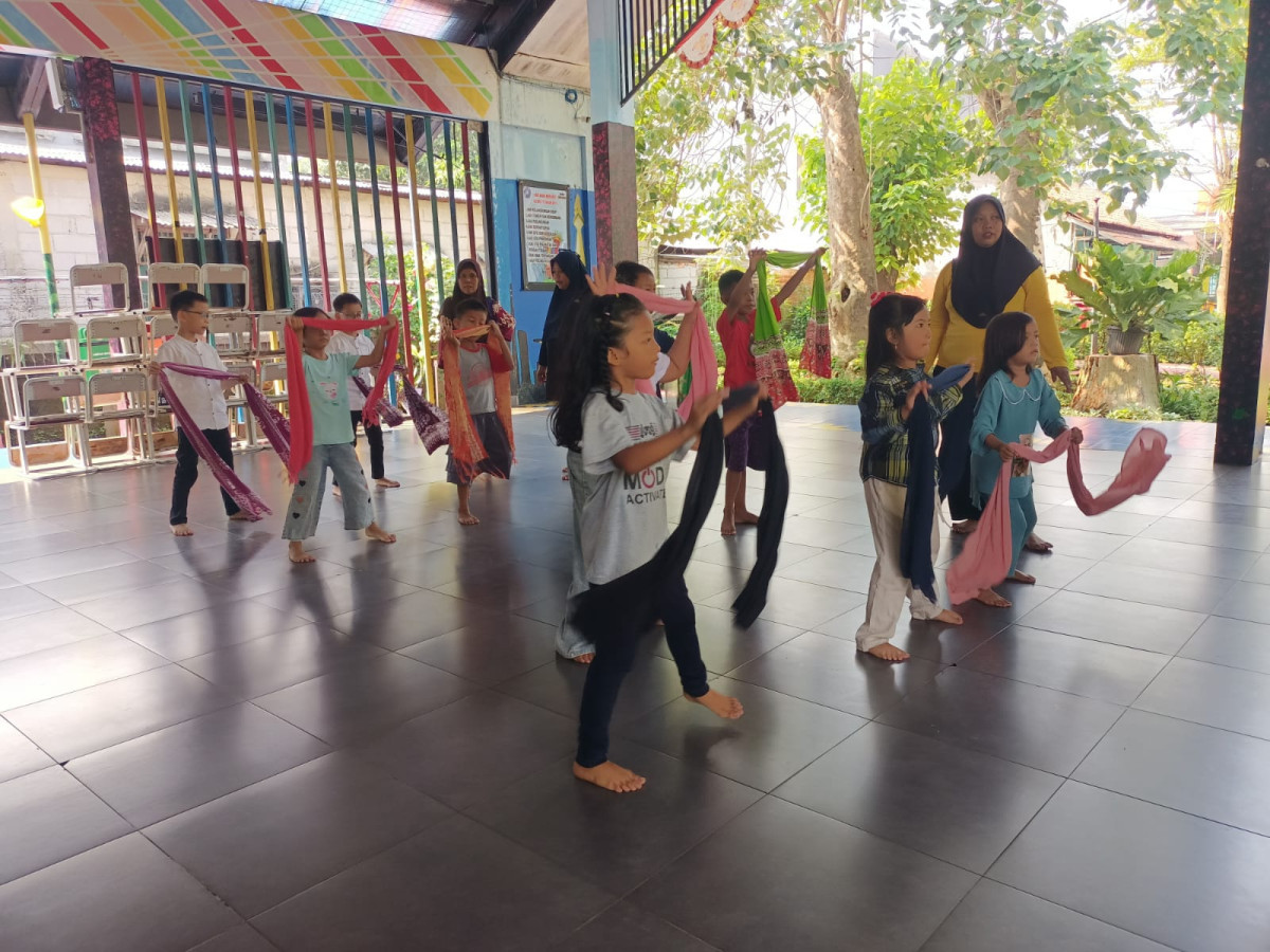LATIHAN MENARI SD 01 KALISARI,SD 09 PEKAYON DAN SMA 106