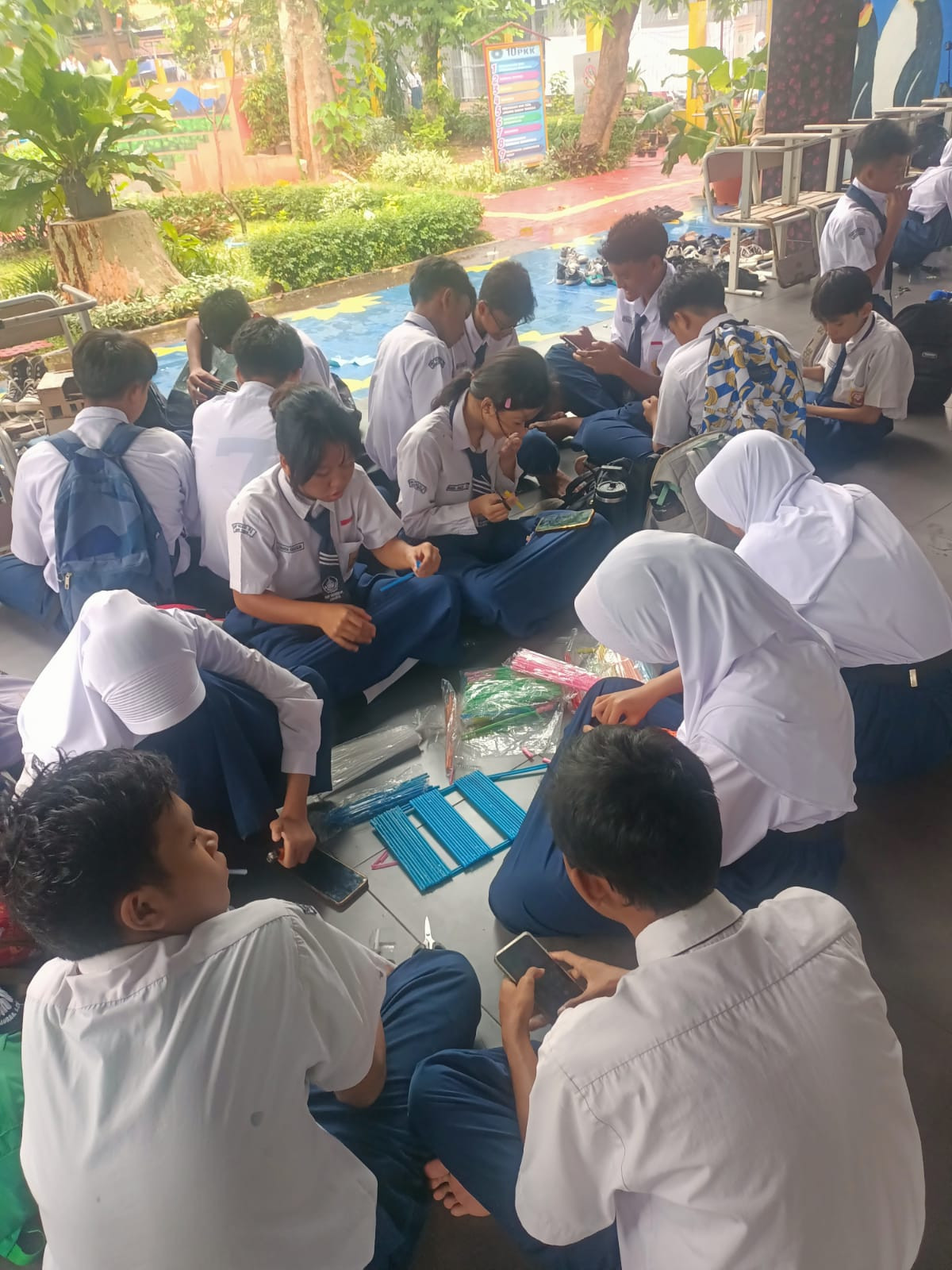 BELAJAR KELOMPOK DAN LATIHAN MENARI