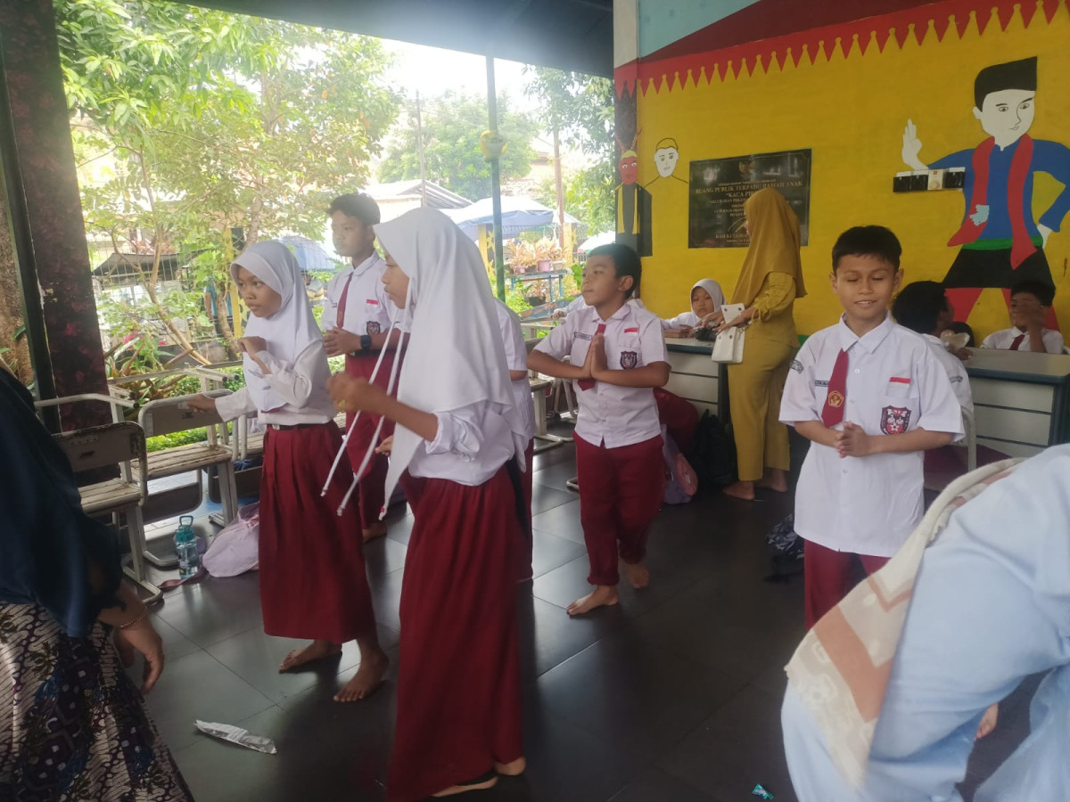 LATIHAN MENARI SD 10