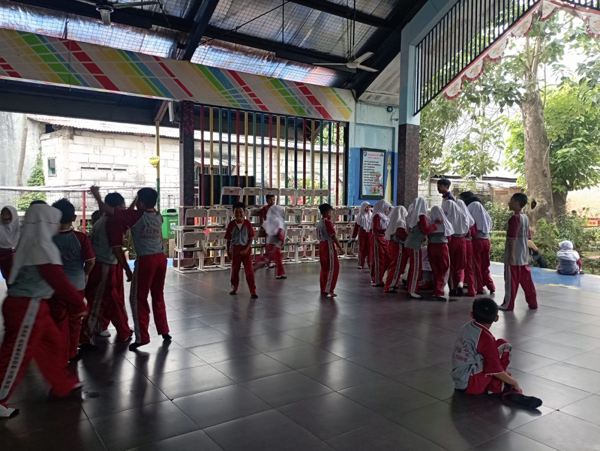 LATIHAN MENARI SD 10