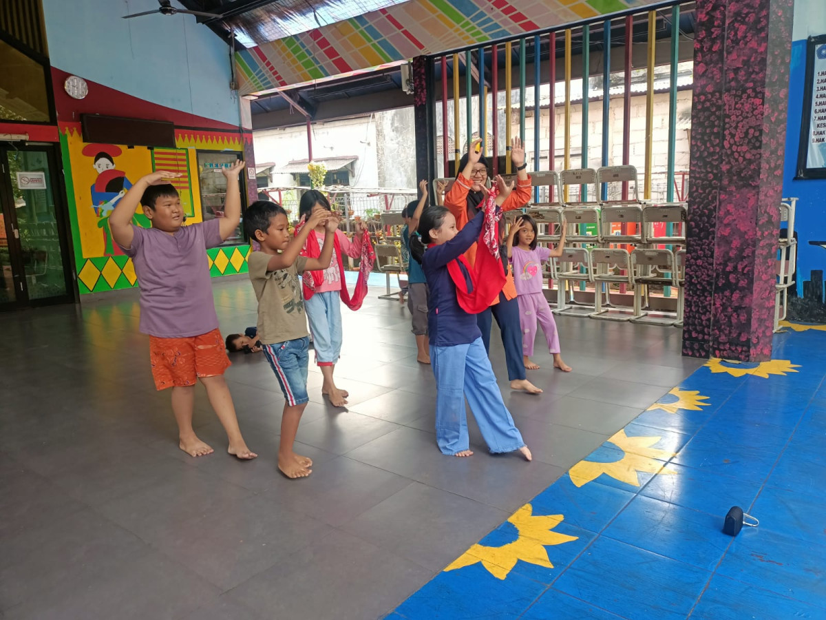 LATIHAN MENARI SD 09