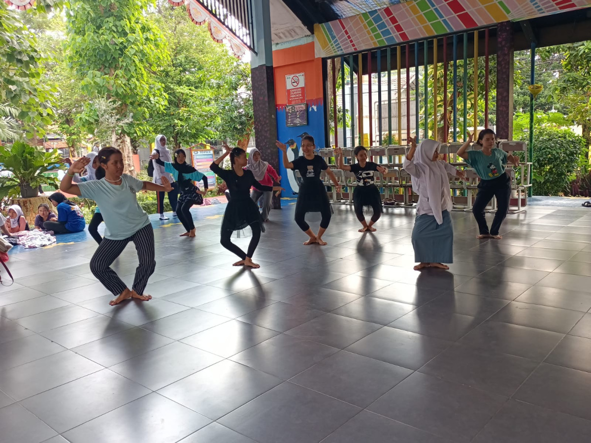 LATIHAN MENARI SANGGAR DAYA PRESTA