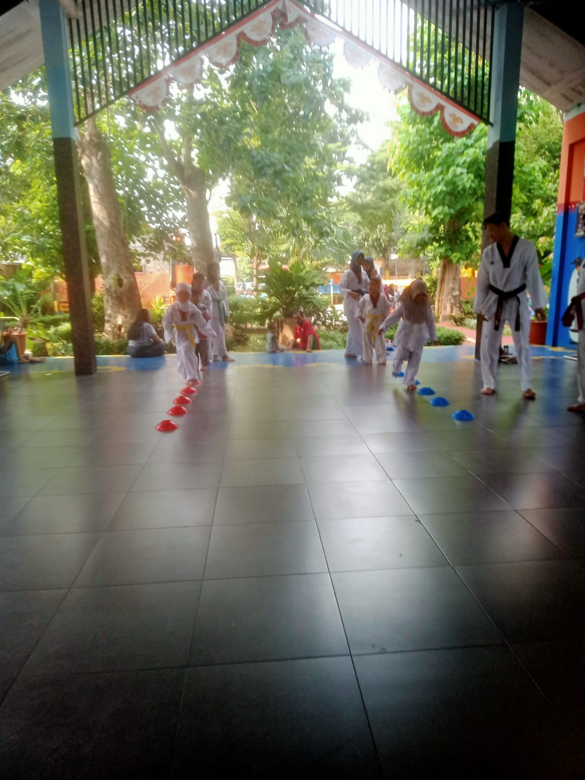 LATIHAN TAEKWONDO DEKADE