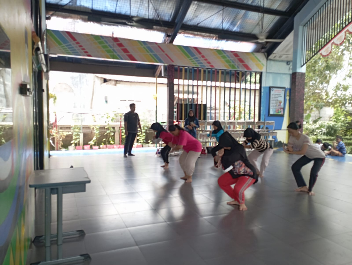 LATIHAN MENARI SMA 39