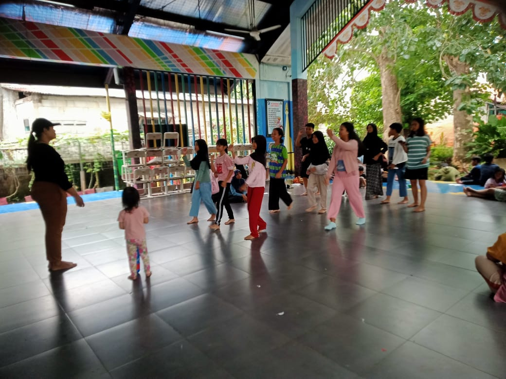 LATIHAN MENARI SD 09