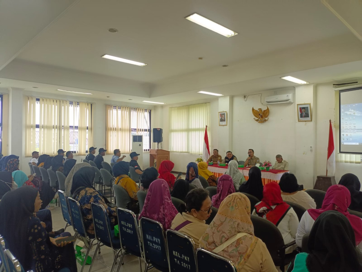 SOSIALISASI PEMILAHAN SAMPAH DARI RUMAH DAN OPTIMALISASI BANK SAMPAH