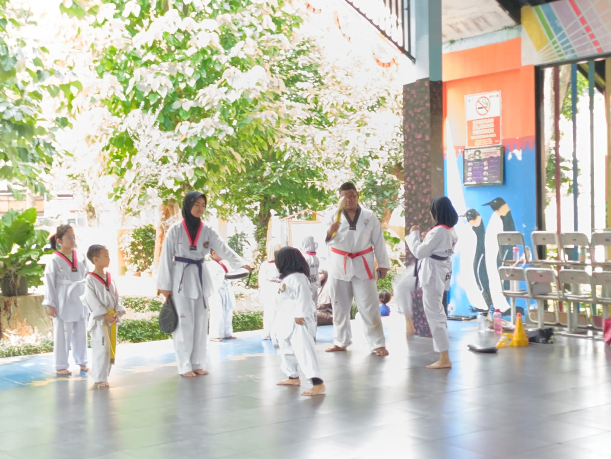 LATIHAN TAEKWONDO DEKADE