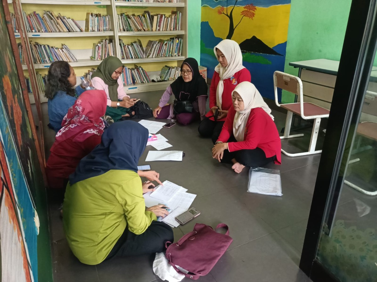 RAPAT POSYANDU KELURAHAN PEKAYON