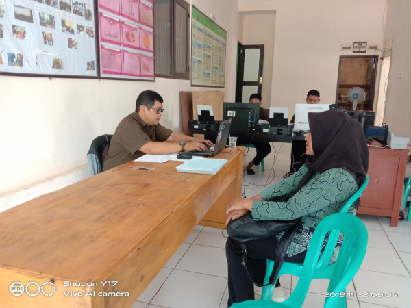 Fasilitasi pembuatan administrasi kependudukan
