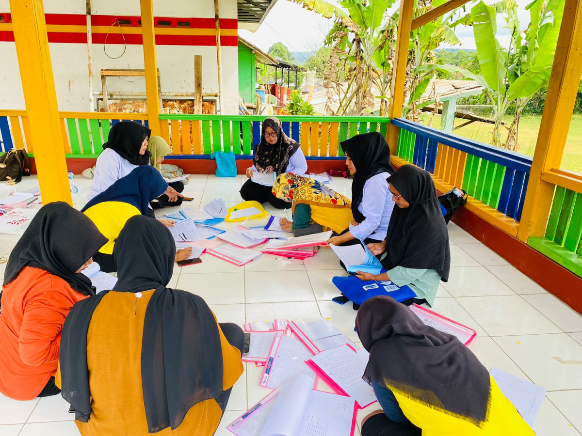 Melaksanakan perapihan Administrasi kelompok Kegiatan