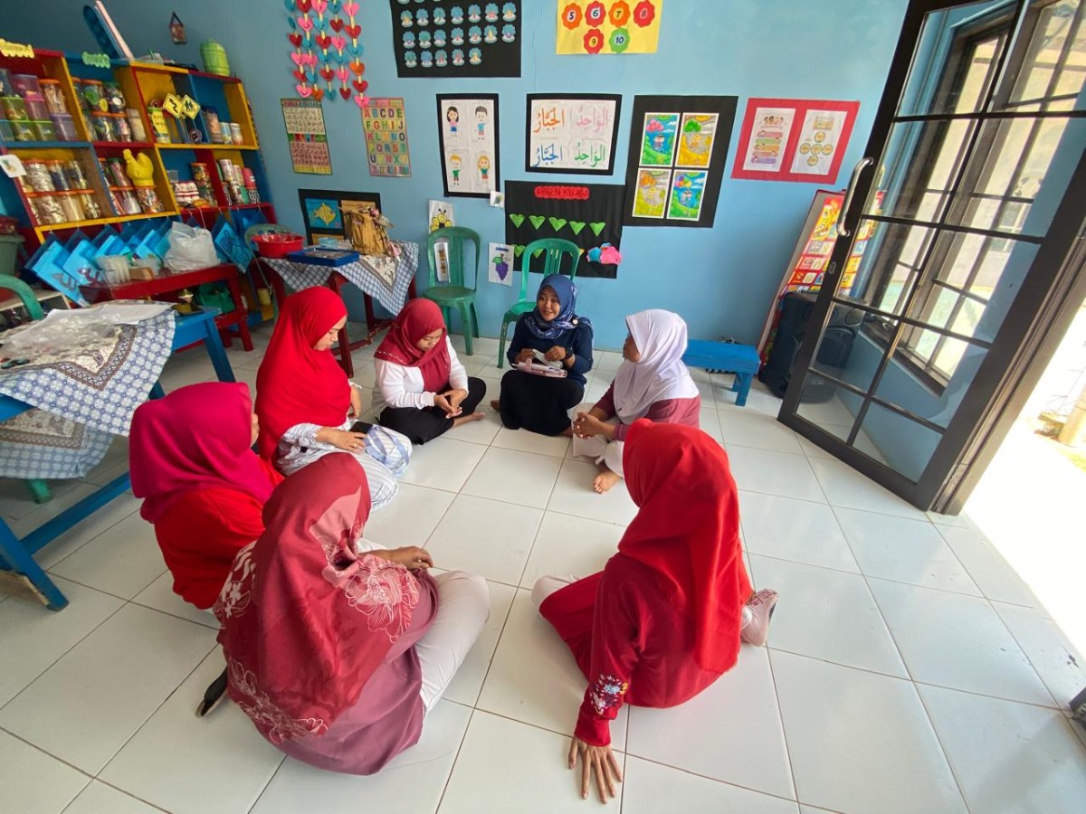 Mengikuti Pembinaan Administrasi BKB HI Oleh Penyuluh KB