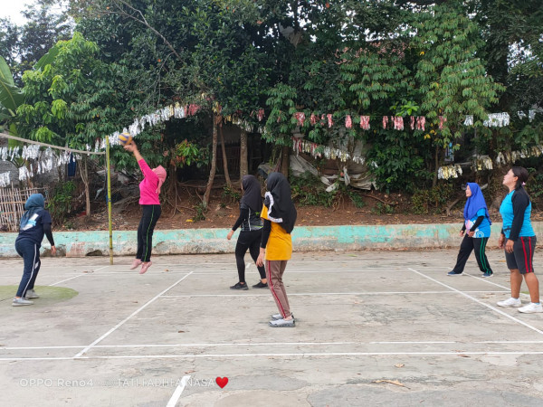 kegiatan olah raga volly ball di kampung kb anggur